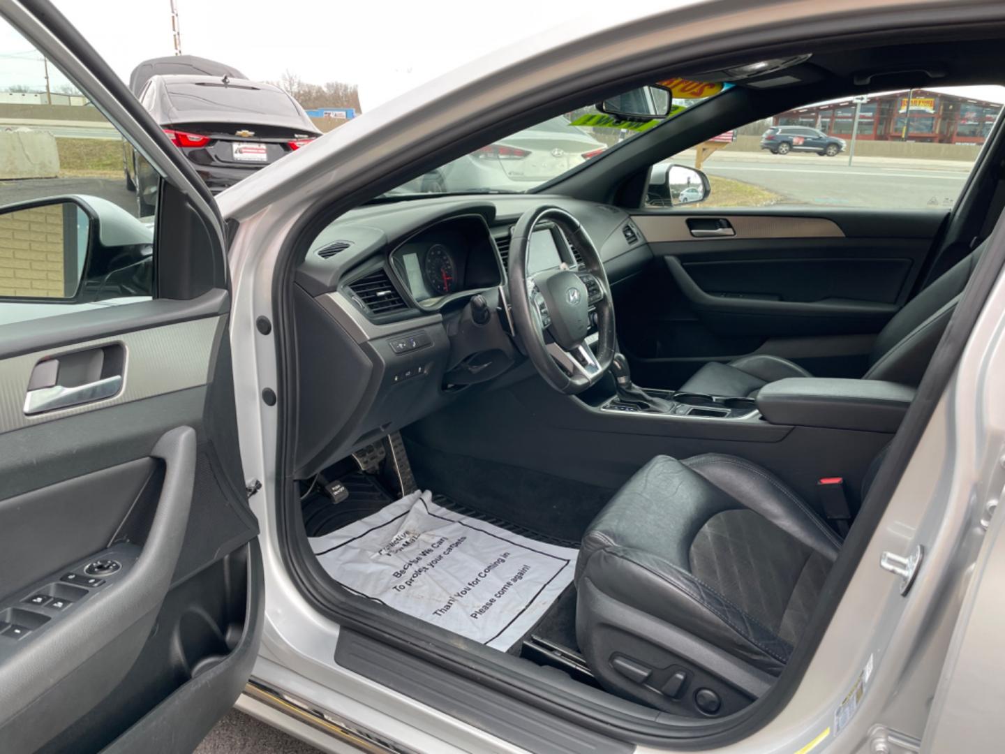 2018 Silver Hyundai Sonata (5NPE34AB4JH) with an 4-Cyl, 2.0 Turbo engine, Auto, 8-Spd Shiftronic transmission, located at 8008 Warden Rd, Sherwood, AR, 72120, (501) 801-6100, 34.830078, -92.186684 - Photo#12